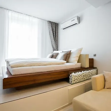 Above The Historical Roofs Apartament *