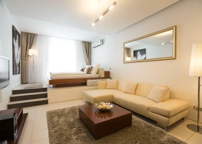 Above The Historical Roofs شقة *