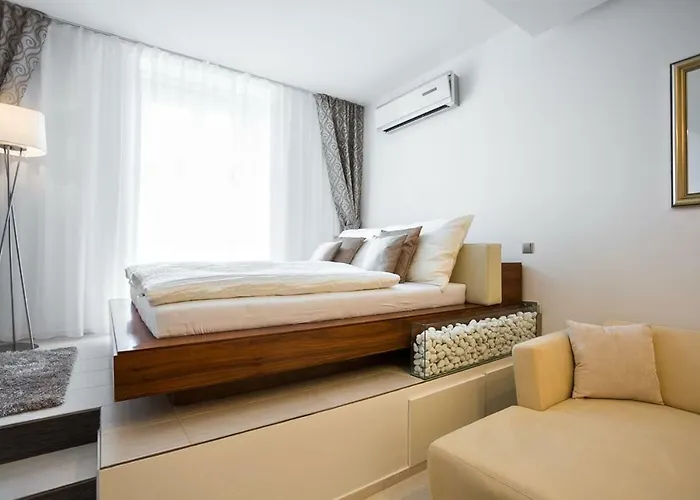 Above The Historical Roofs شقة *